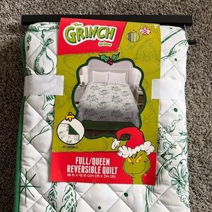 The ZGRINCH DR. Seuss Full/Queen Reversible Quilt - Green and White NWT